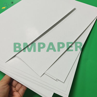 310 gm 330 gm Carte à base de carton TCG à noir noir pour la fabrication de cartes à jouer A4